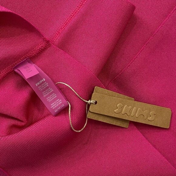 SKIMS Magenta Knit Swim Mini Skirt Sz 4X NWT - Picture 6 of 11